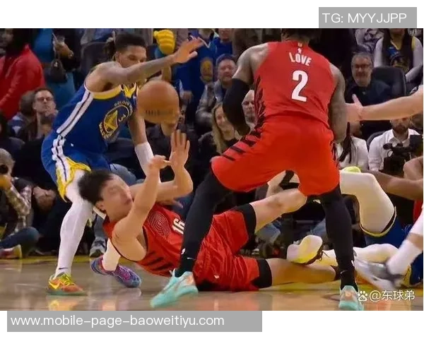 杨瀚森全力以赴拼抢与亚当斯相撞意外摔倒引发关注